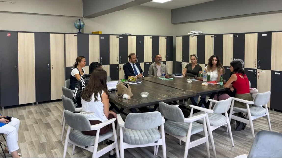 İLÇE MİLLİ EĞİTİM MÜDÜRÜ SAYIN ÖZCAN ŞAHİN OKULUMUZU ZİYARET EDEREK İNCELEMELERDE BULUNMUŞTUR.